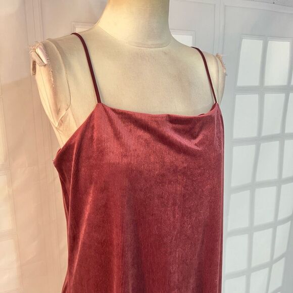 🔥🔥5 for $25🔥🔥 Express burgundy tiny ribbed velvet mini slip dress size medium - Picture 2 of 9
